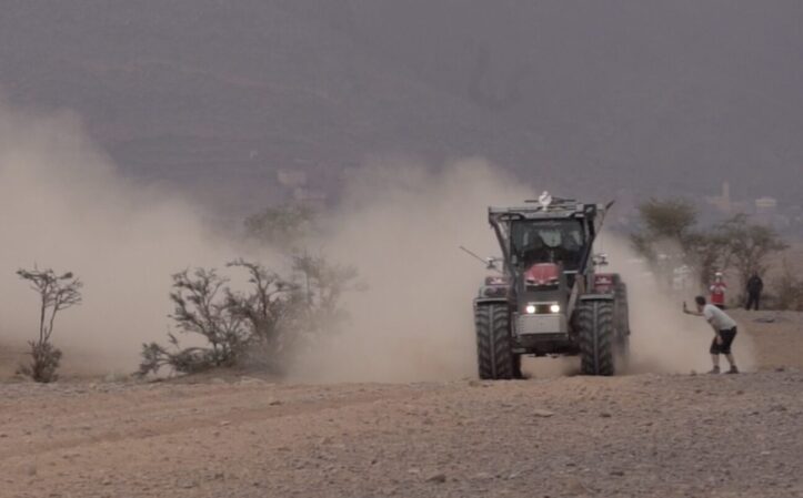 Mit dem Traktor durch die Wüste – Das Abenteuer Morocco Desert Challenge