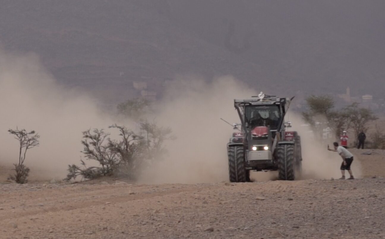 Mit dem Traktor durch die Wüste – Das Abenteuer Morocco Desert Challenge