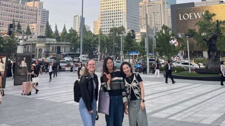 Nina auf Entdeckungstour in Shanghai